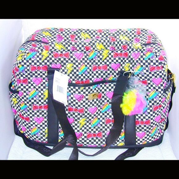 Betsey Johnson Rainbow hearts bow Large Quilted baby bag Weekender luggage NWT - Picture 1 of 3
